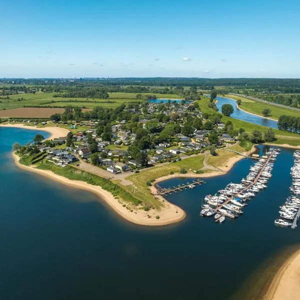 Resort Rhederlaagse Meren, hotel v destinaci Lathum