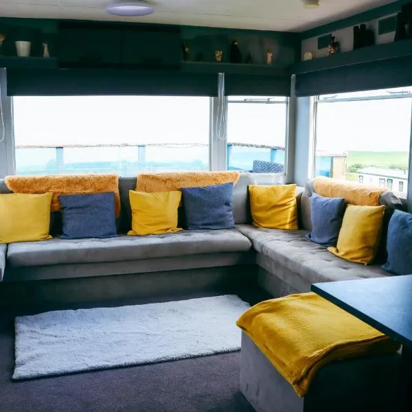 Caravan Nr 51 Only for Family Holiday, hotel in Longmanhill
