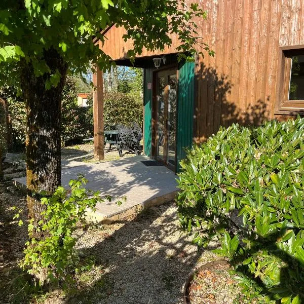 Hameau des laurières, hotel v destinaci Saint-Avit-Sénieur