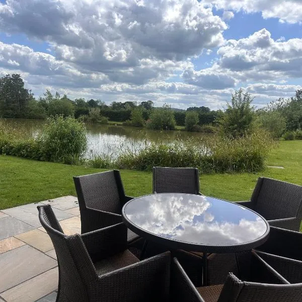 Lakeside Log Cabin, Hotel in Legbourne