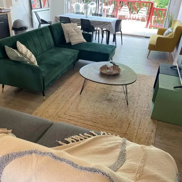 Large Apartment with Mountain View in Espelette, hotel in Espelette