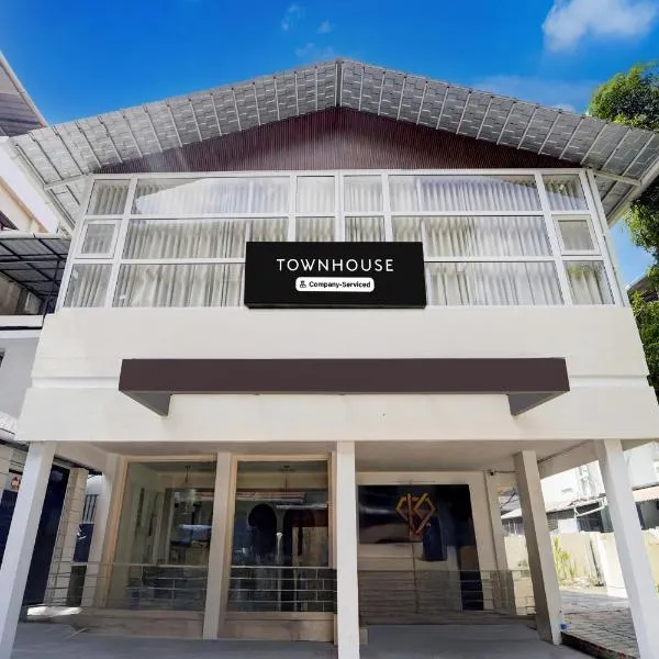 Super Townhouse Deshabhimani Road Kaloor Kochi, hotel v destinaci Ernakulam