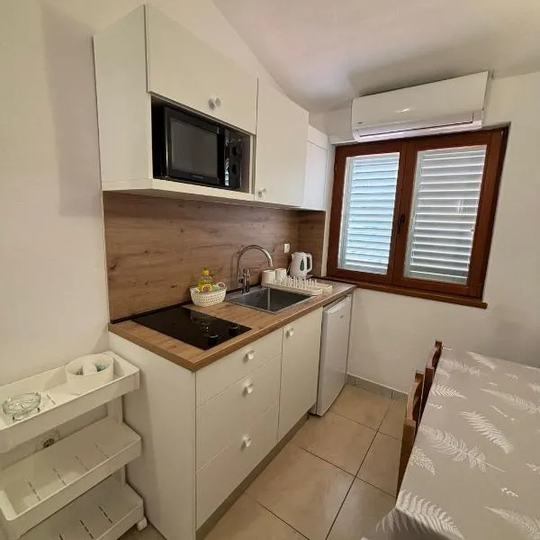 Apartmani Bepo, hotel in Drvenik