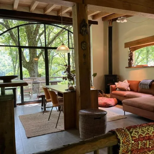 Lake House I // Alauzet Ecolodge + Nature spa, hotel in Castelnau-de-Mandailles
