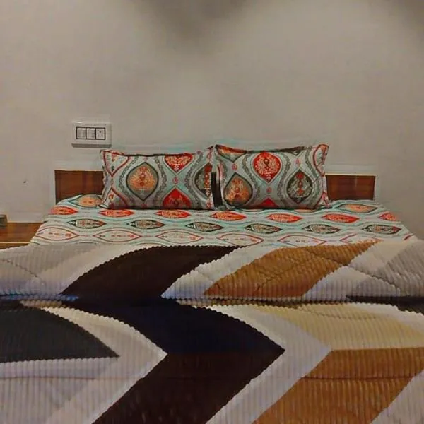 River side cafe guest cottage, hotel v destinaci Shamshi