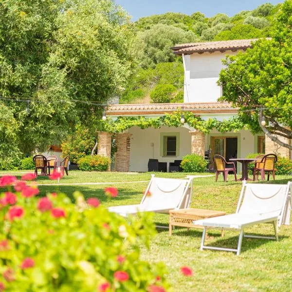 HOTEL Essenza di Mirto, hotel v destinaci La Caletta