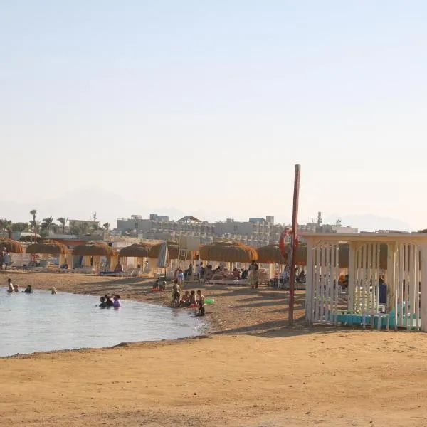 Alhambara compound, hotel in Hurghada