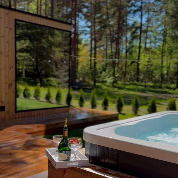 Luxury Tahkuranna villa Pärnu, hotel in Laadi