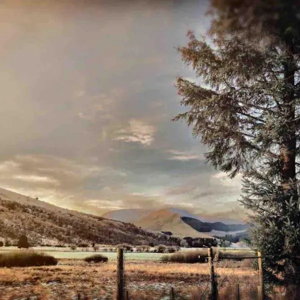 Corlae Cottage, mountain and forest views, хотел в Carsphairn