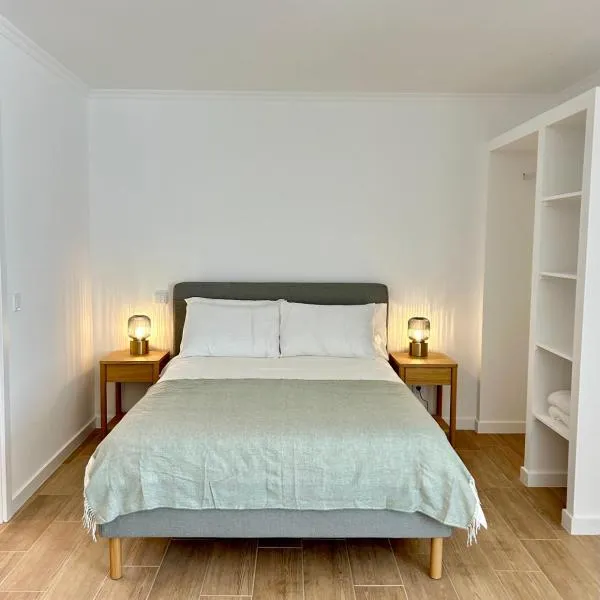 Casa Martins Country Apt 8 - Courtyard and pool, hotel in Freiria