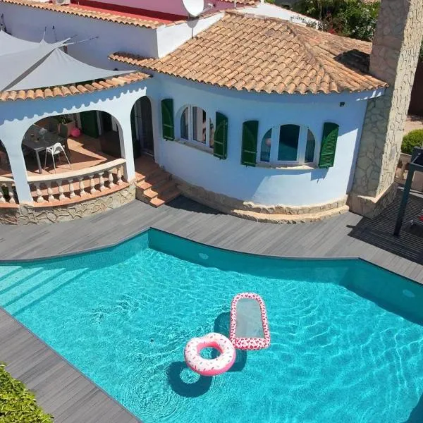 Villa Cala Mendia, hotel Cala Mendiában