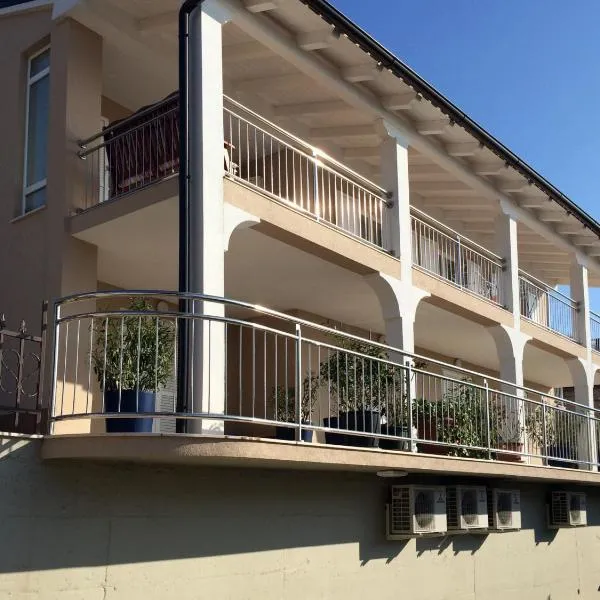Apartments Mirjana, hotel v destinaci Piran