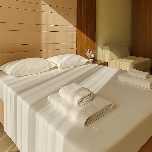 AMMEN Rooms, hotel in Shëngjin