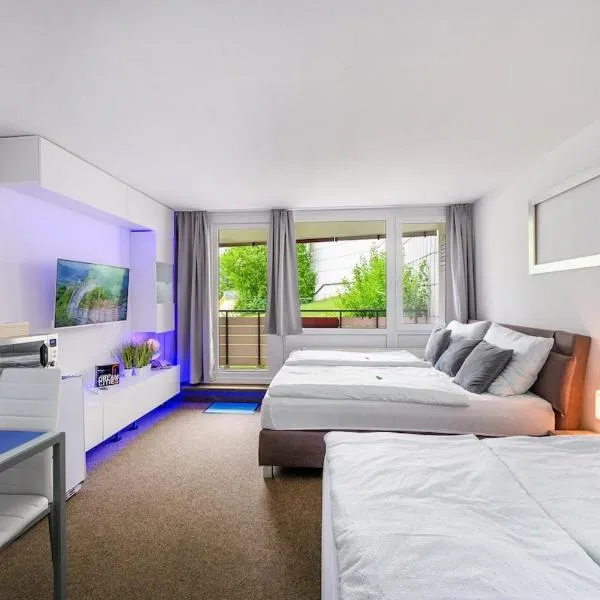 Blue Wellness Pools Saunas Appartement with Alpine view Balcony, hotel in Sankt Englmar