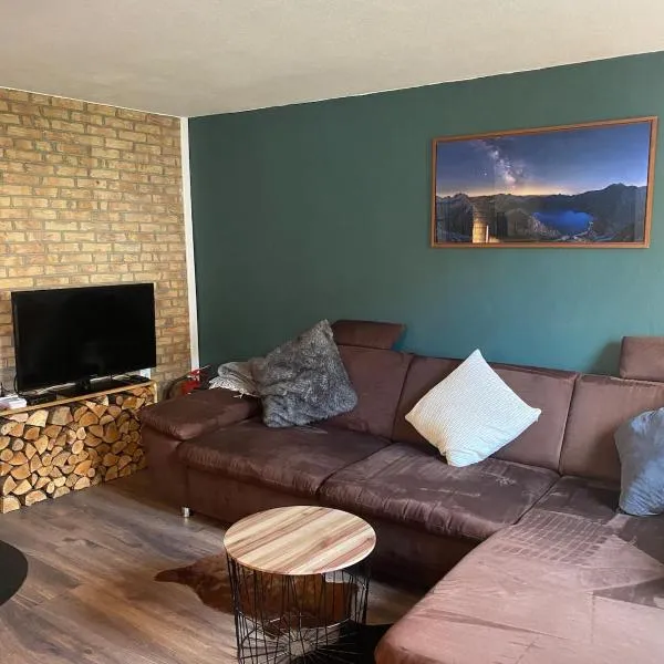 FERIENHAUS ZUM BULLERJAN - Coozy Haus mit Kamin, hotel in Eußerthal