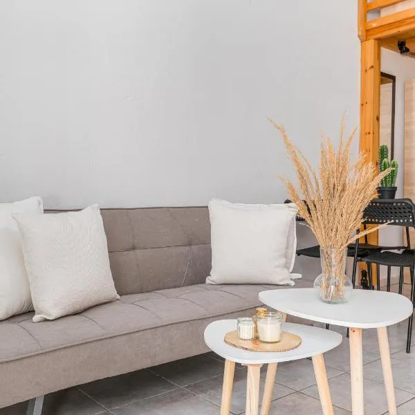 Zendaya studios, Hotel in Polychrono