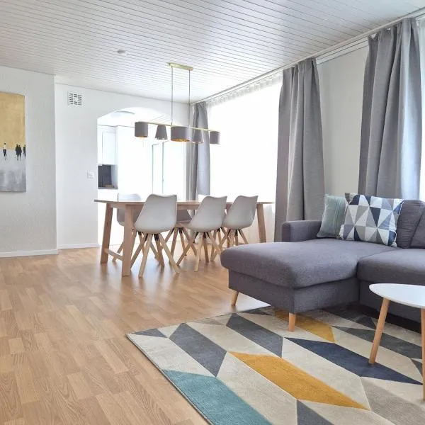 Apartment for 7, close to Zurich and Luzern, free private parking, hotelli kohteessa Wohlen