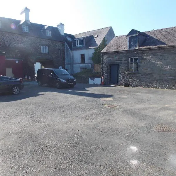 The Red Lion, hotel in Llanddeusant