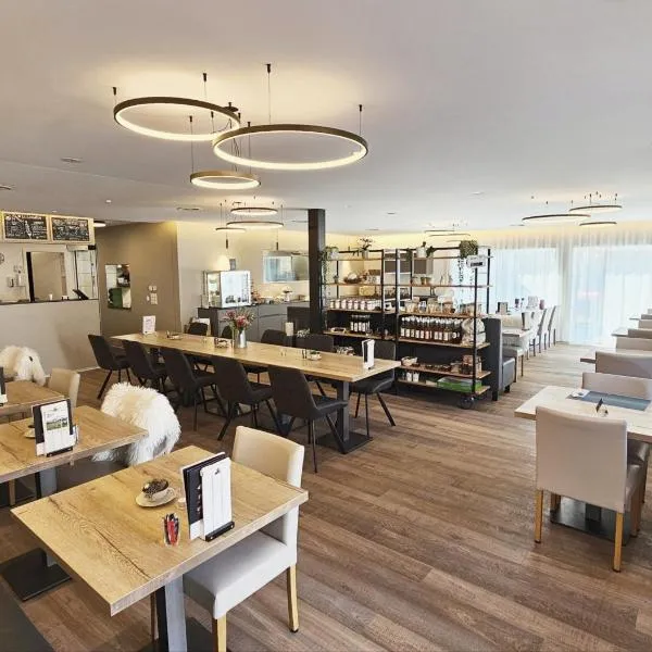 Pension fein & sein, hotel v destinaci Schwarzsee