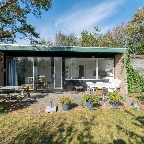 Bungalow near Dutch Beach & Family-Friendly Park, hotel en Callantsoog