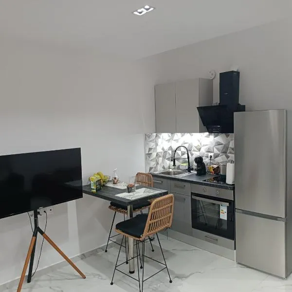 Heraklion Central Studio MaZa1, hotel en Néa Alikarnassós