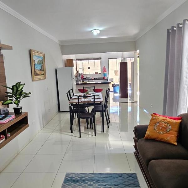 Casa 3Q, 10 pax, próximo parque Japão, com ar condicionado