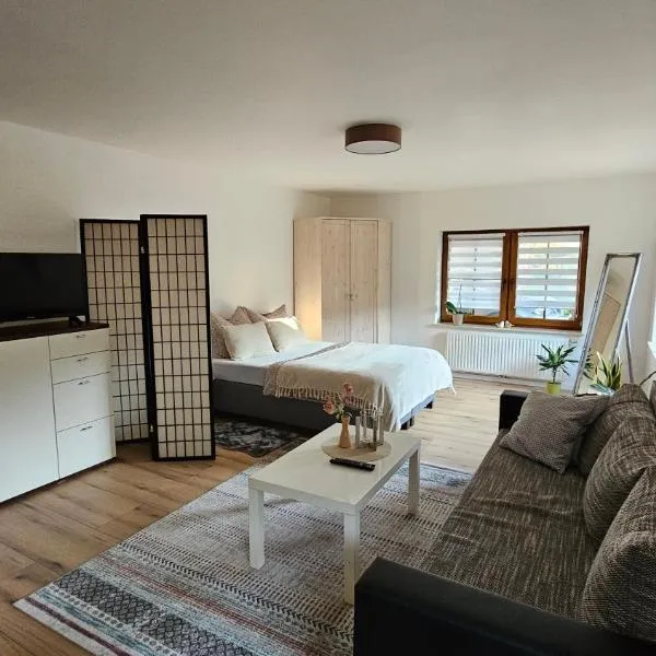 Ruhiges Ferienzimmer mit eigenem Bad am Waldrand, hotel a Urbach-Kirchdorf