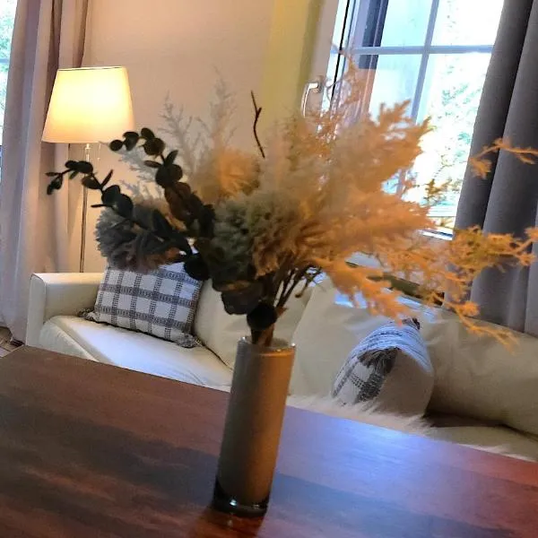 Charming Studio - Ferienwohnung - Vulpera, Scuol, hotel v destinaci Scuol