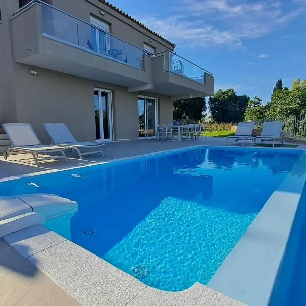 Arsinoe Villa, hotel en Kouvaláta