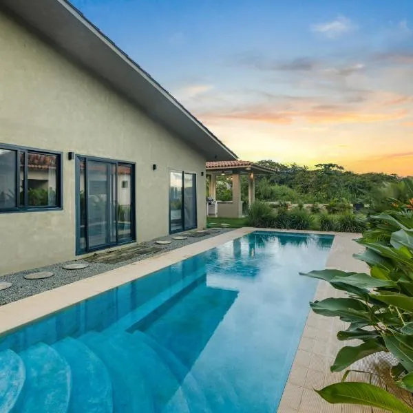 Casa Ola - Tropical Beachside Escape, hotel in Playa Venao