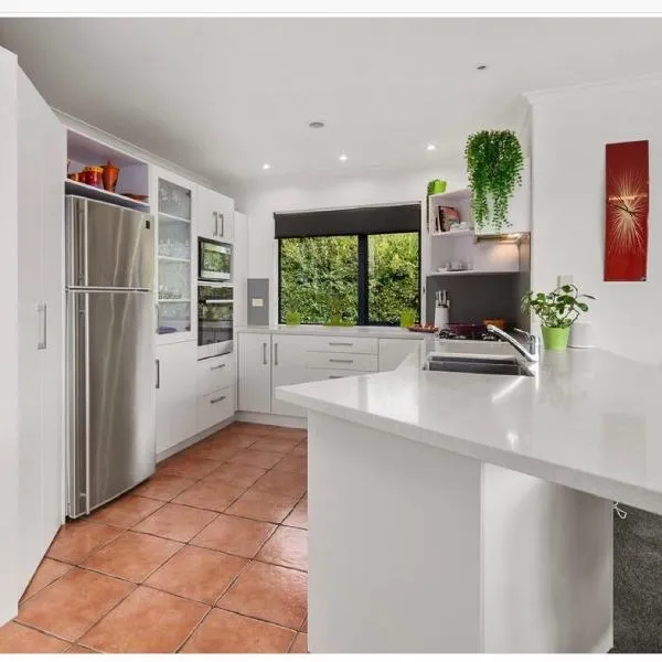 3 bedroom home Tranquil Views, hotel in Rotorua