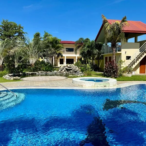 Strutz Art Garden Resort, hotel in Bangued
