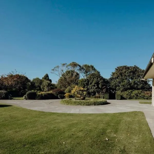 Mt Taranaki Vista - rural escape with scenic views, hotel v destinaci Okaiawa