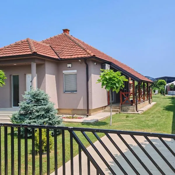 Kucerak u Sremu, hotell sihtkohas Klenak