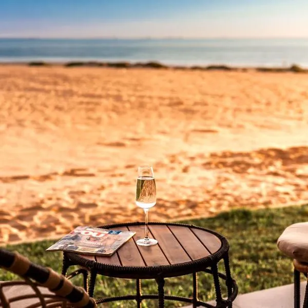 Villa Serenity Luxury Beachfront Retreat, hotel in Walvis Bay