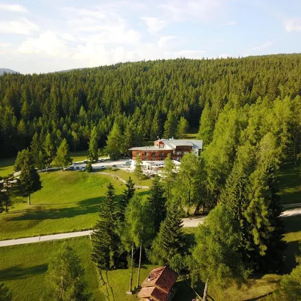 Il Falchetto, hotel v destinaci Sarnonico
