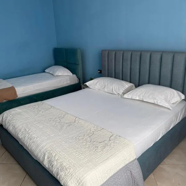 Spacious Triple Room with Balcony, hotel in Kamëz