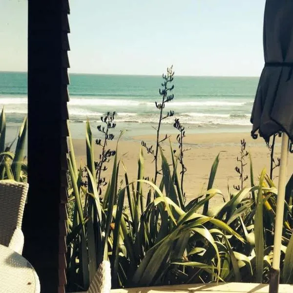 Chester Cottage Beachfront - direct ocean access, hotel v destinaci Oakura