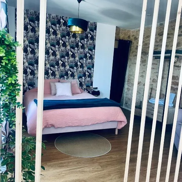 Logement entier, Studio 131, à Sarlat centre, avec spa, parking privé et à 15min à pied de la cité médiévale, hôtel à Sarlat-la-Canéda