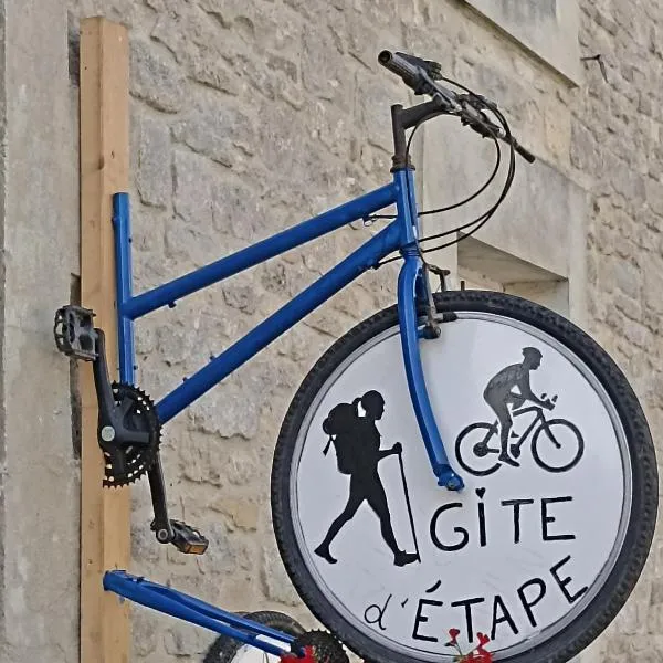 Gite d'étape, Hotel in Osmanville