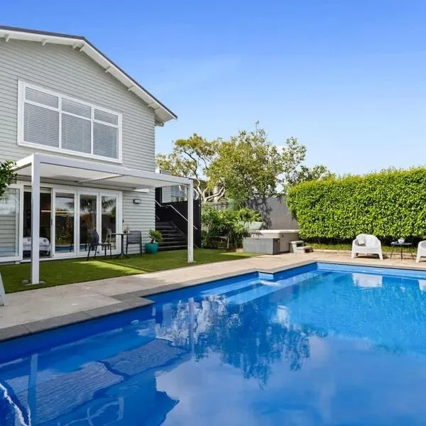 Amaroo - poolside studio near Pukekura Park, khách sạn ở New Plymouth