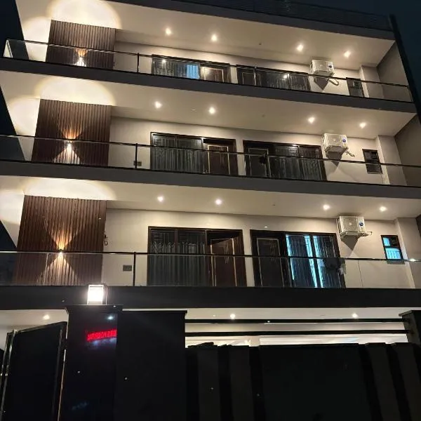 Radiant Blu Hotels, hotel in Noida