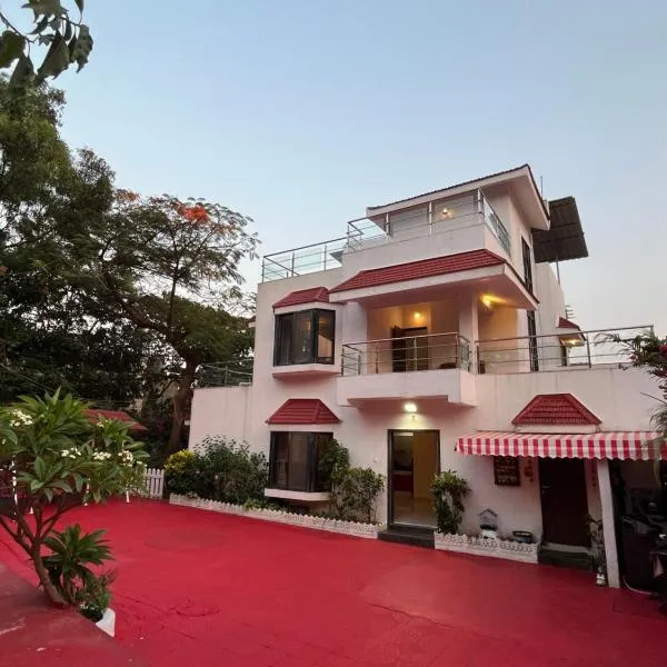Royal Villa 2 - Luxurious 3BHK Villa with Huge Pvt Swimming Pool, Hotel in Lonavla
