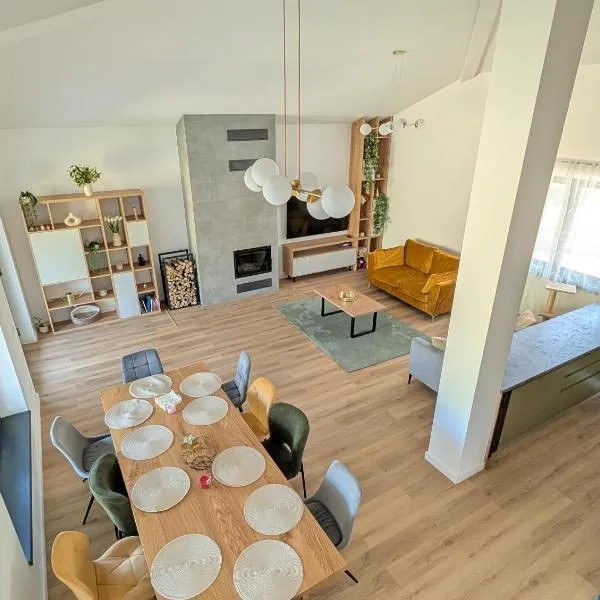 Yellow House, hotell i Comarnic