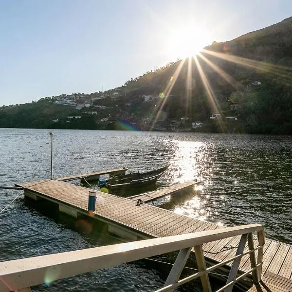 Refúgio entre o Pomar e o Rio Douro, hotel in Raiva