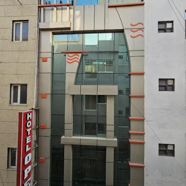 नई दिल्ली में, होटल Hotel Opera Near YASHOBHOOMI & AIRPORT