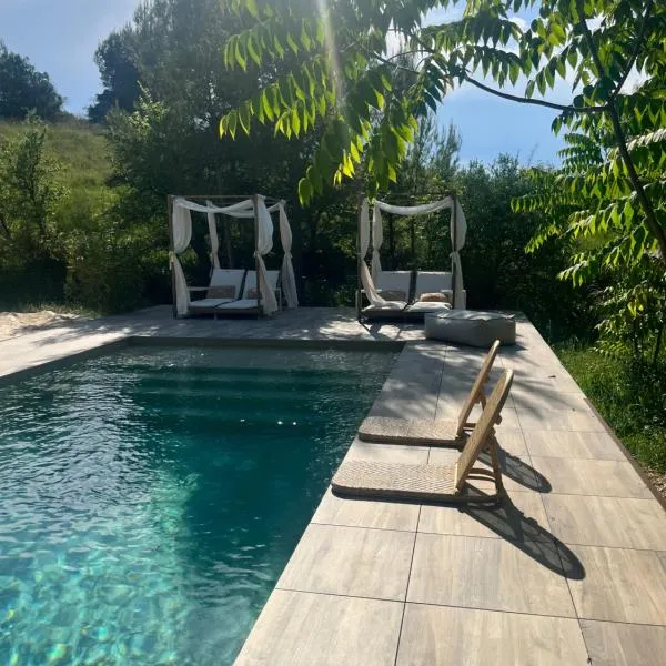 Nuitées Bohèmes Hôtel & Spa, hotel v destinaci Gajan