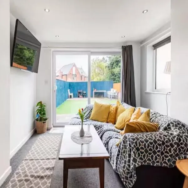 Spacious 2 Bedrooms, Free Parking, Free Wifi - Serene Homes Sheffield, hotel v destinaci Hillsborough