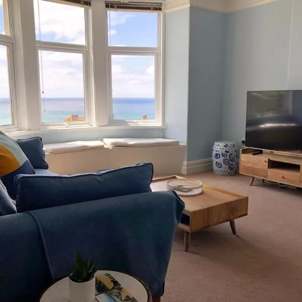 Spacious flat - fabulous sea views & walk to beach, hotel in Woolacombe