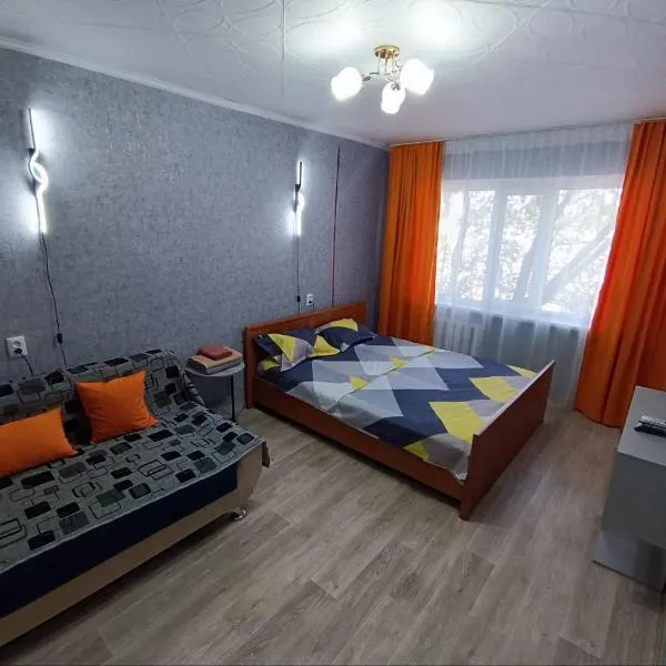 Квартира комфорт, район ЖД вокзал, hotel in Balqash